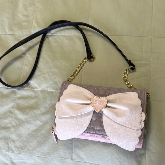 Betsey Johnson Handbags - Betsey Johnson crossbody purse